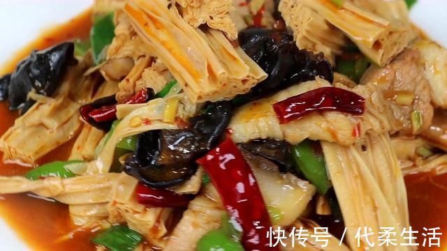 天凉了,腐竹和猪肉一起炖,这吃法才叫爽,开盖那一刻,太香了