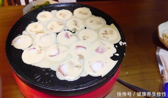 想吃章鱼烧不用出去买,教你在家做,口感丰富又弹牙,比买的还香