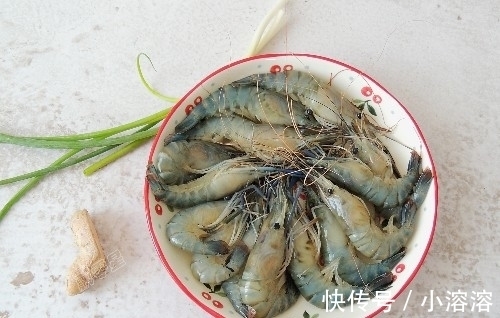 饭店|油焖大虾的家常做法,不用油炸,鲜香入味,在家做出饭店的味道