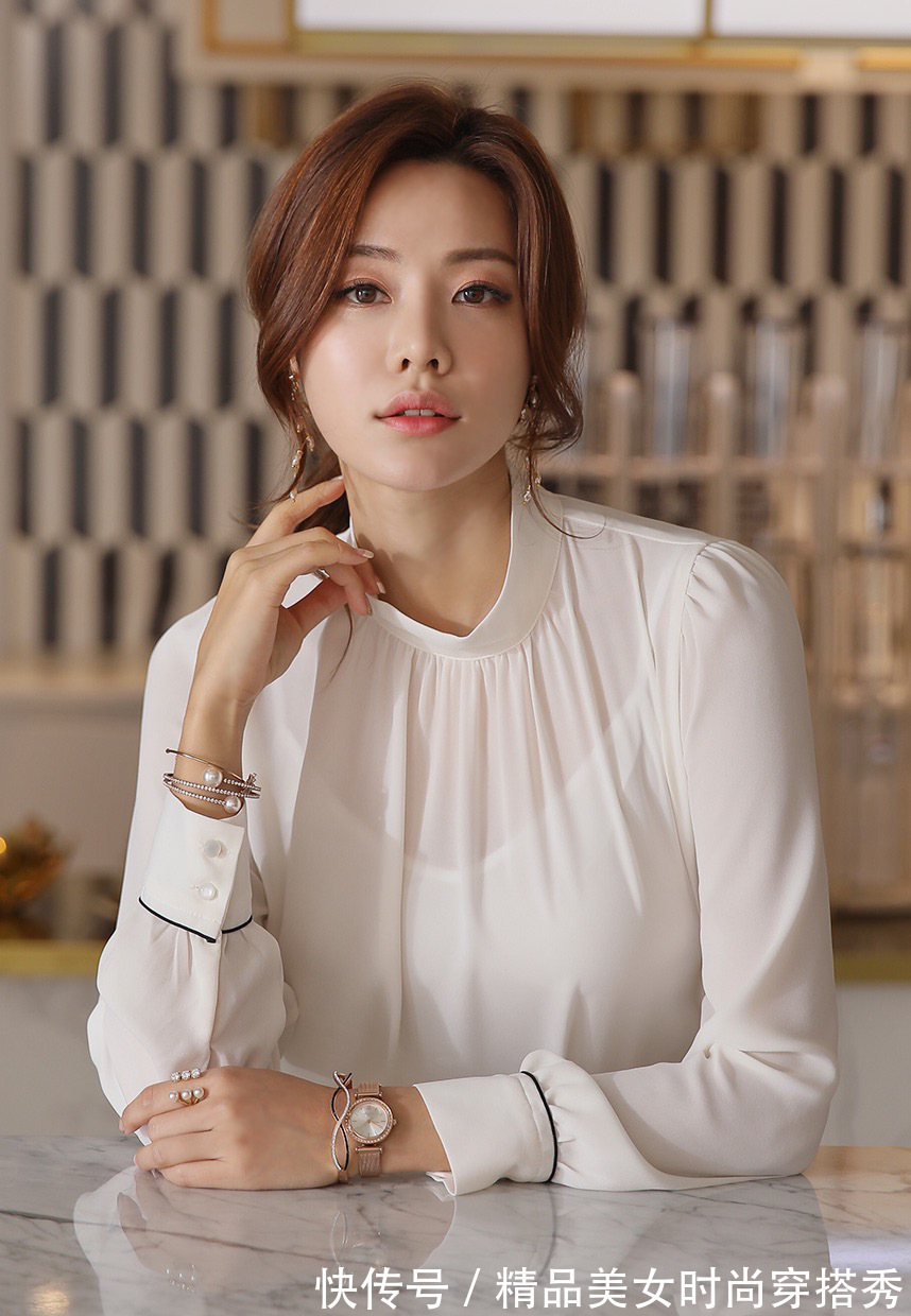 高跟鞋 白衬衫搭配黑色西裤,韩式温柔知性穿搭