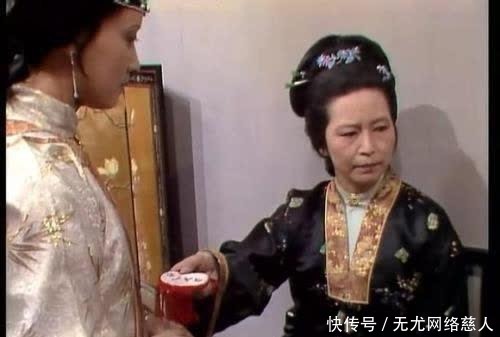 王熙凤|《红楼梦》王夫人扔出一个“绣春囊”,王熙凤吓得连忙下跪