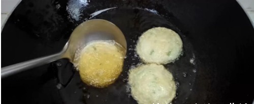 面粉新吃法，手不沾面，比油条做法简单，比馅饼好吃，越吃越想吃