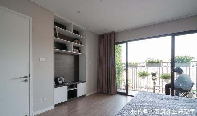 衣帽间|这是我见过的最小的衣帽间,推拉门隔出2㎡就搞定了,适用小户型!