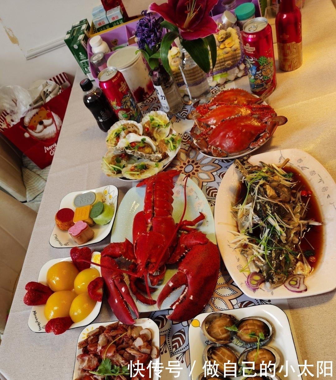 晒朋友圈大家的年夜饭,南方北方差距真大,网友:都想去最后一家