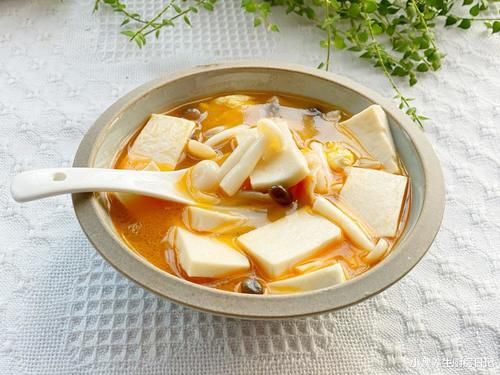 立春后，豆腐和它是绝配，简单炖一炖，汤鲜味美，补钙长个头