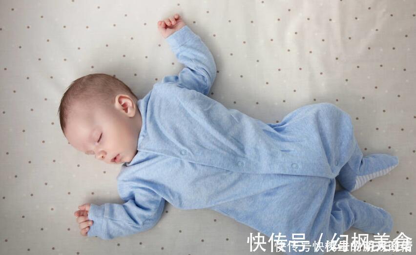 发育|入秋后带娃睡觉，父母注意“一要四不要”，孩子睡的香发育好