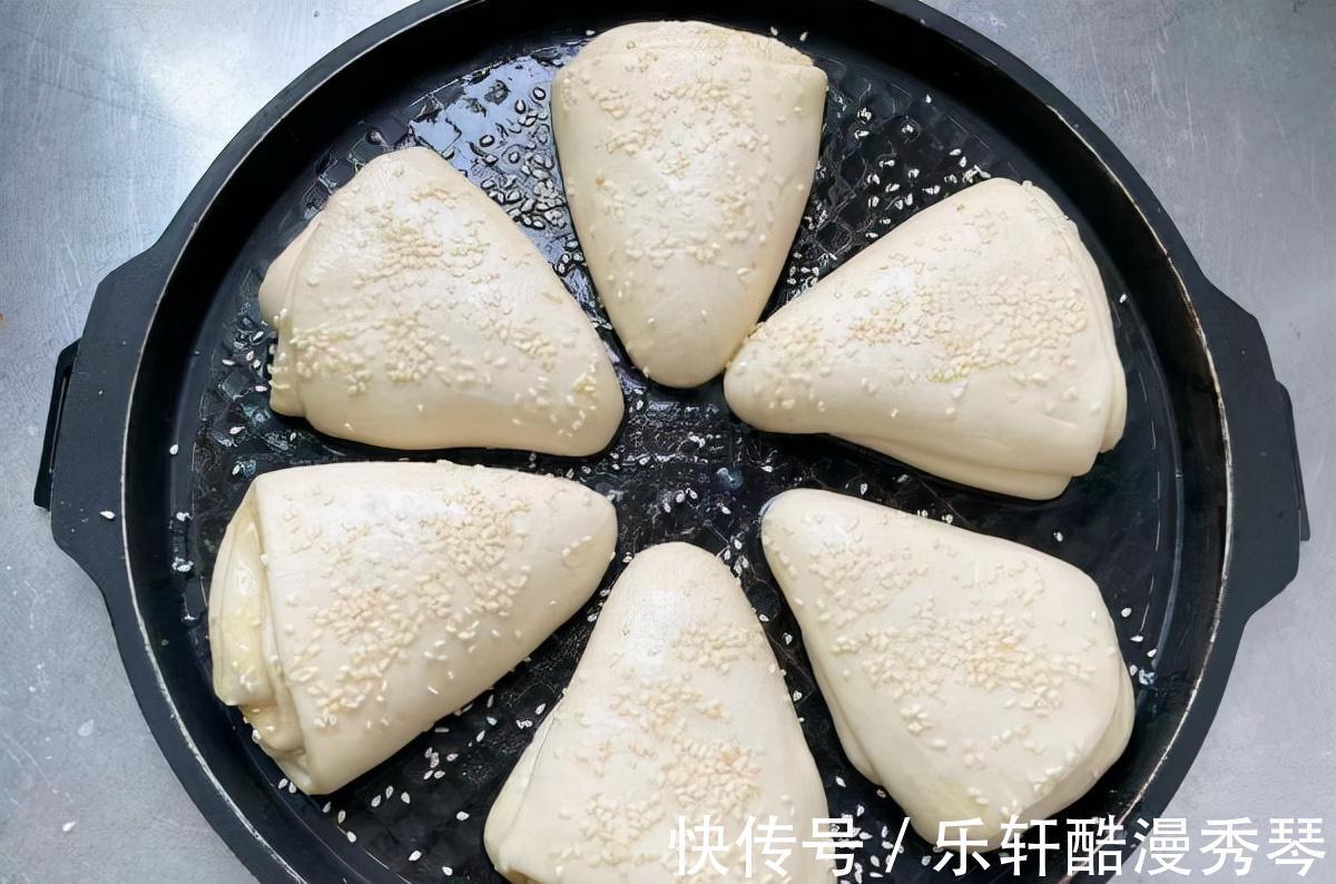 教你做层层有油酥的芝麻小饼，外皮酥脆，里子香而松软