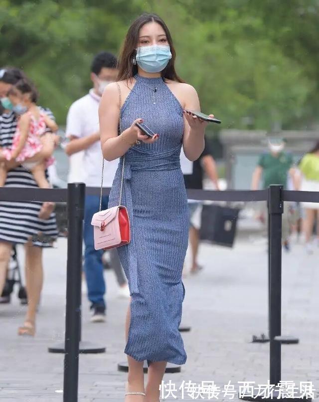 女性|连衣裙展现女性简洁气质,上身特别洋气