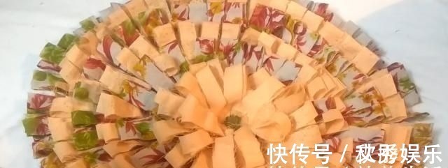 旧衣服扔掉太浪费了，天才主妇把它做成垫子，坐着舒服又省钱