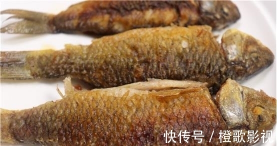 粘锅|无论煎鱼还是煎豆腐，万不可直接下锅，多加这一步，不破皮不粘锅