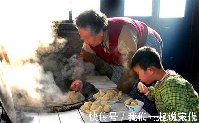 画面|“最勤快宝宝”走红,趁奶奶睡觉帮忙蒸馒头,网友:画面“太美”