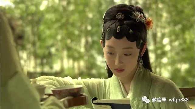 红楼梦!她相貌平平,地位不如袭人晴雯,陪贾宝玉到最后,书中着墨却不多