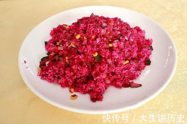 大学食堂里的饭菜个个别出心裁,学生看完泪流满面,太有心了