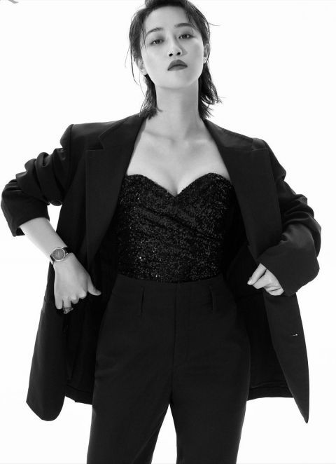 蓝盈莹重回浪姐舞台，网友：野心写在脸上，怪不得曹骏和她分手