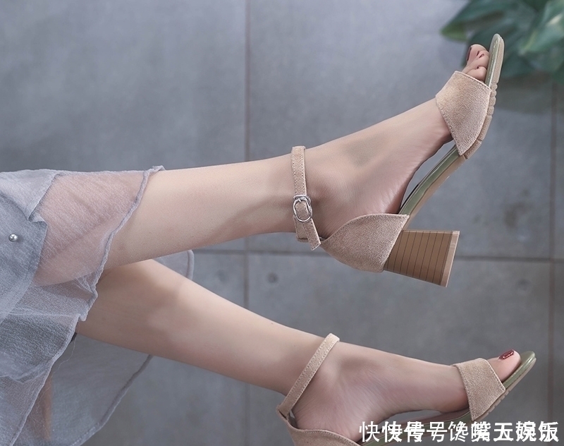 凉鞋|百搭潮流,个性的粗跟凉鞋,是整个夏季必不可少的好物