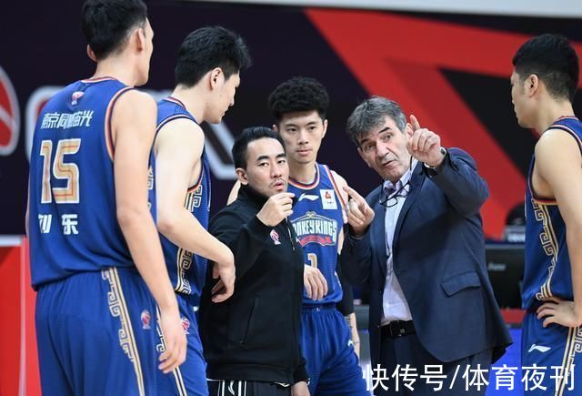 籃協(xié)|籃協(xié)選舉，瓊斯劍指開賽日，南京同曦迎強援!