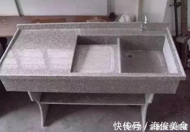 卫生间|别蹲在卫生间洗衣服了，多累呀，在阳台做个池子很好用！