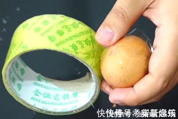 妙招|把胶带粘在鸡蛋上面,好多人不知道有啥用,但用过的人都夸好