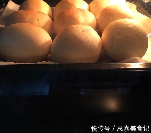 懒人|面包懒人做法,摔一摔做出手套膜,蒸出来柔软拉丝,萱软蓬松