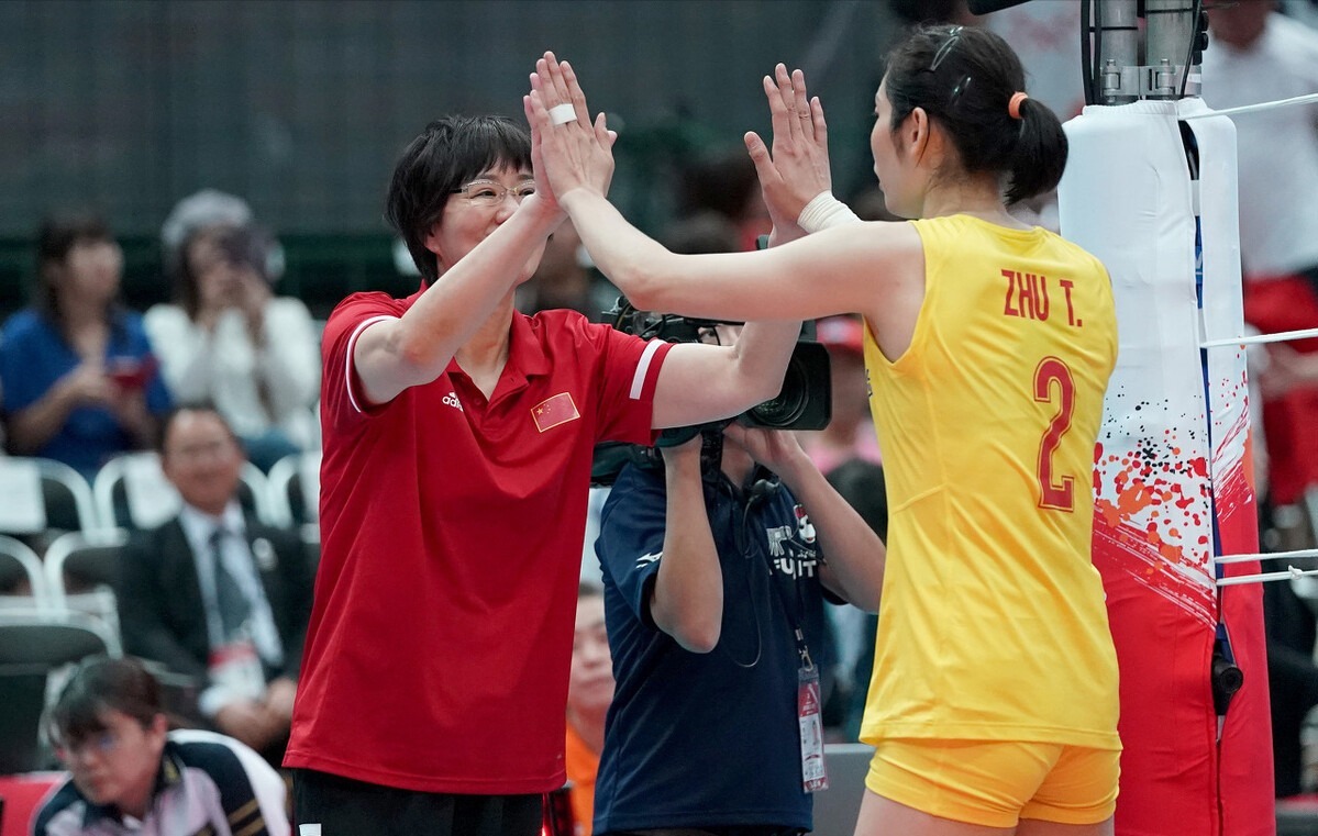 旗手|国际排联正式发文,中国女排喜获争金顶级加码,郎平奥运卫冕稳了