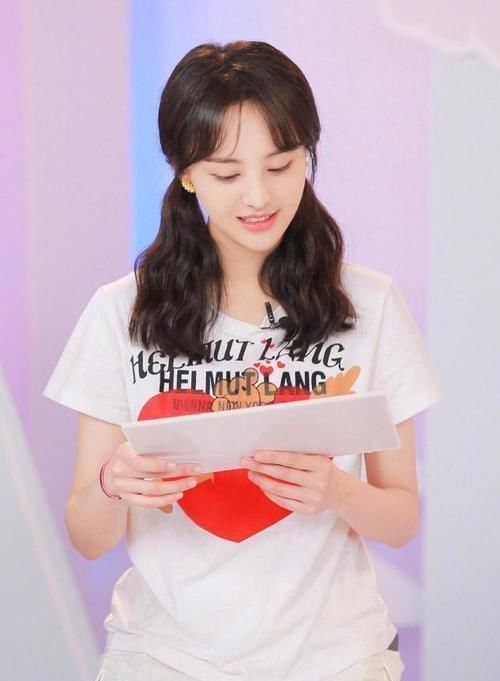 女人过了40岁,尽量避开这5种发型,尤其是第二种,显老又土气