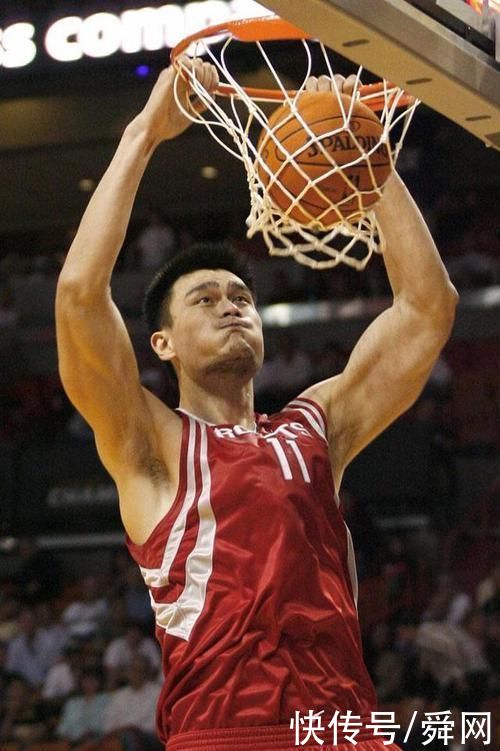 一日三餐|“拔苗助长”的抚养方式要不得，会加速孩子骨龄发育，不利于长高