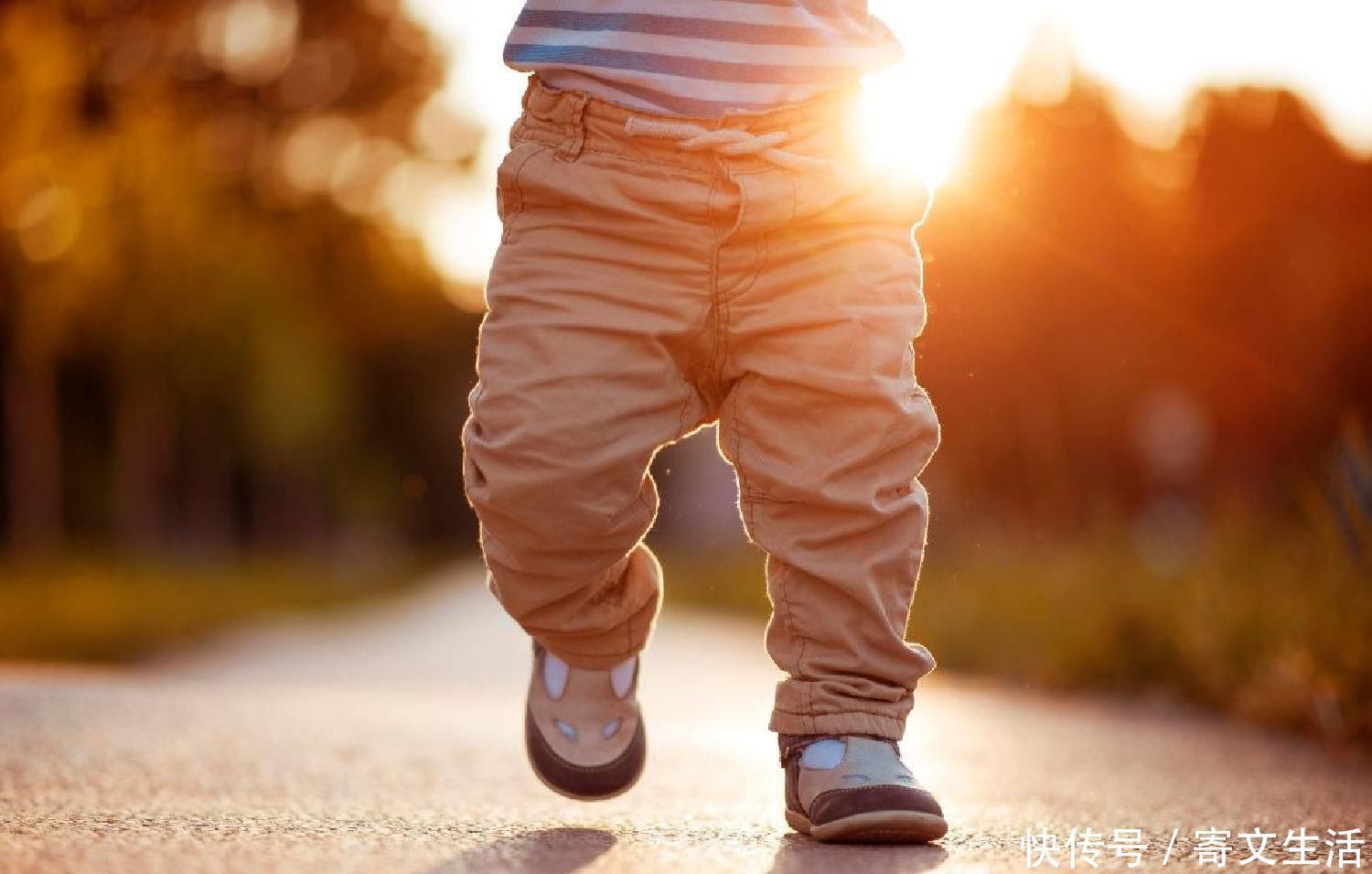 宝妈|宝宝不想自己走路,这位日本妈妈的做法,值得很多家长学习