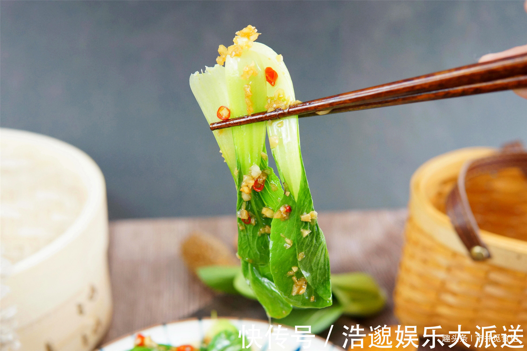 用清水洗青菜,相当于没洗,学会小妙招,农药污垢轻松泡掉