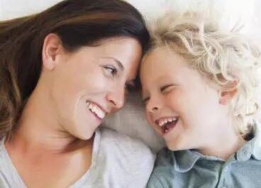 性格|妈妈有以下3类举动,无形中已经让孩子偷偷自卑,自己却并未察觉