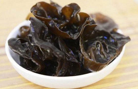 木耳|木耳再好也不能这样吃，小心吃出问题，很多人经常吃！尤其是女人