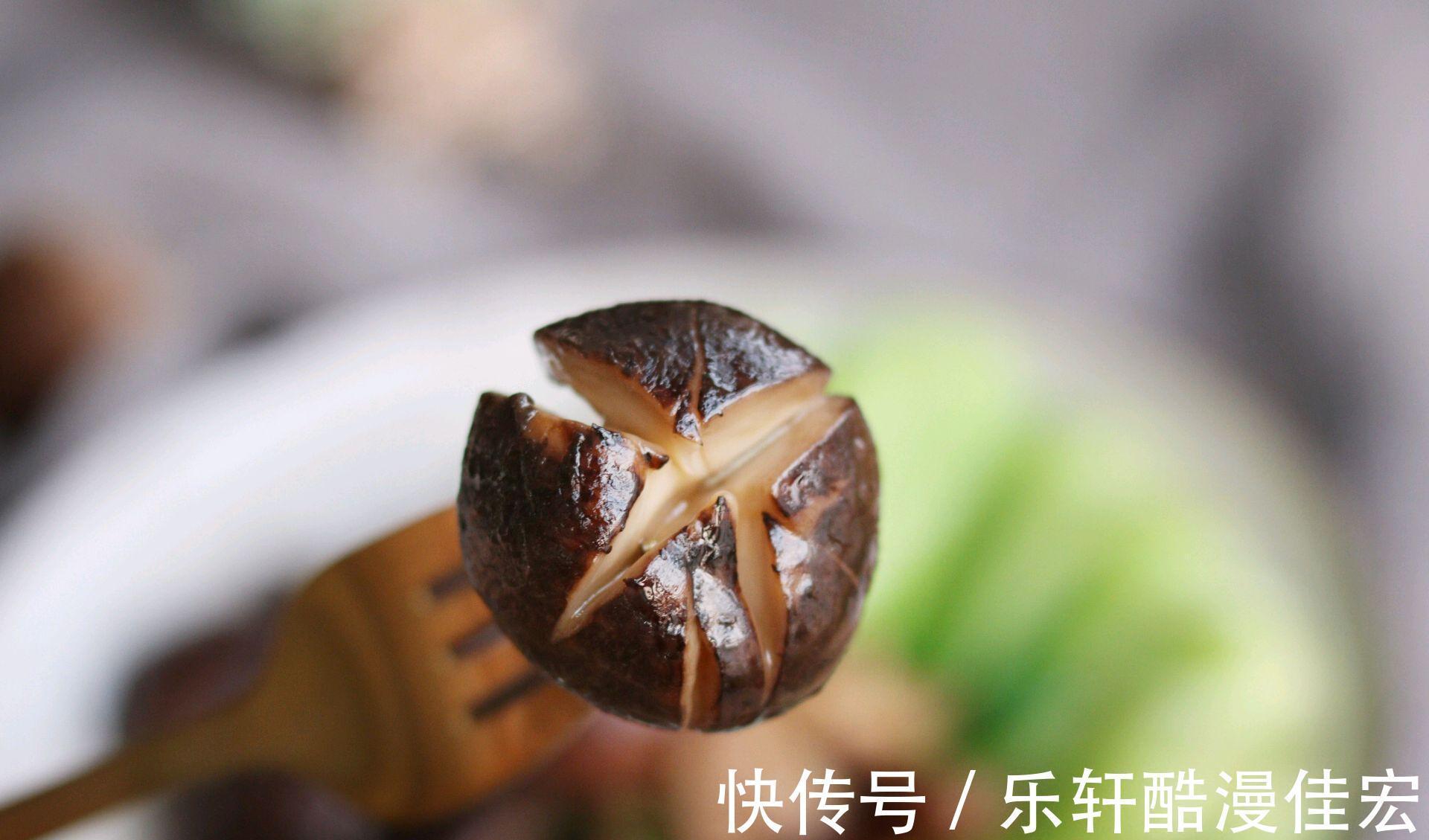 大鱼大肉吃太腻,试试这道蚝油香菇炒油菜,味道鲜香,清新解腻