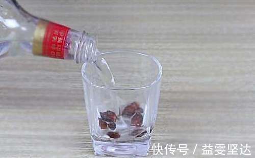 卫生间|八角放进白醋里真实用,能给家里省下不少钱,简单实用,快试试