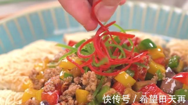 面条不一定要煮着吃,做成锅巴同样美味,脆嫩又鲜香,家人都爱吃!