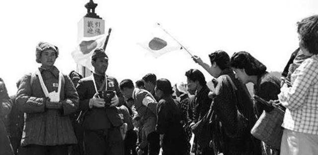 迎接|日本战败后士兵回家，其妻子用啥方式迎接日兵不如战死沙场