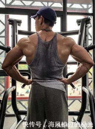 越南|越南小伙练出6块腹肌，还成了健身男模，果然肌肉才是最好的外衣
