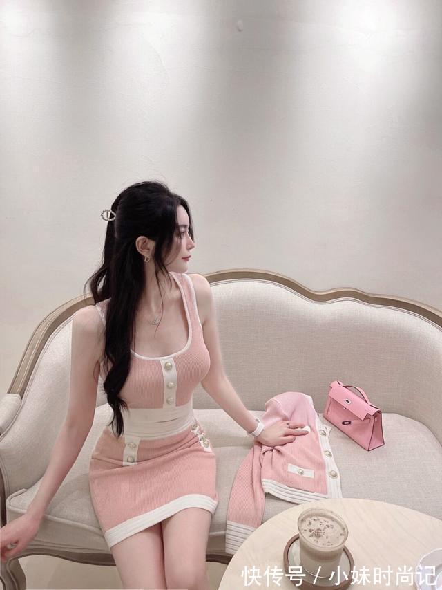 时尚 干净简约的穿搭,有时候更能体现女人的优雅气质,时尚就在身边