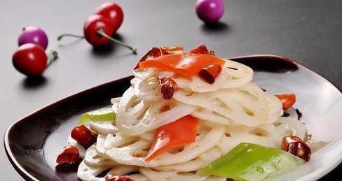 张医师|女性不想大肚子,不妨多吃三种食物,刮油清脂,减肥瘦身