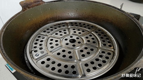 清蒸鱼,不要上来就放盐,教您小妙招,鲜嫩多汁,不柴也不腥