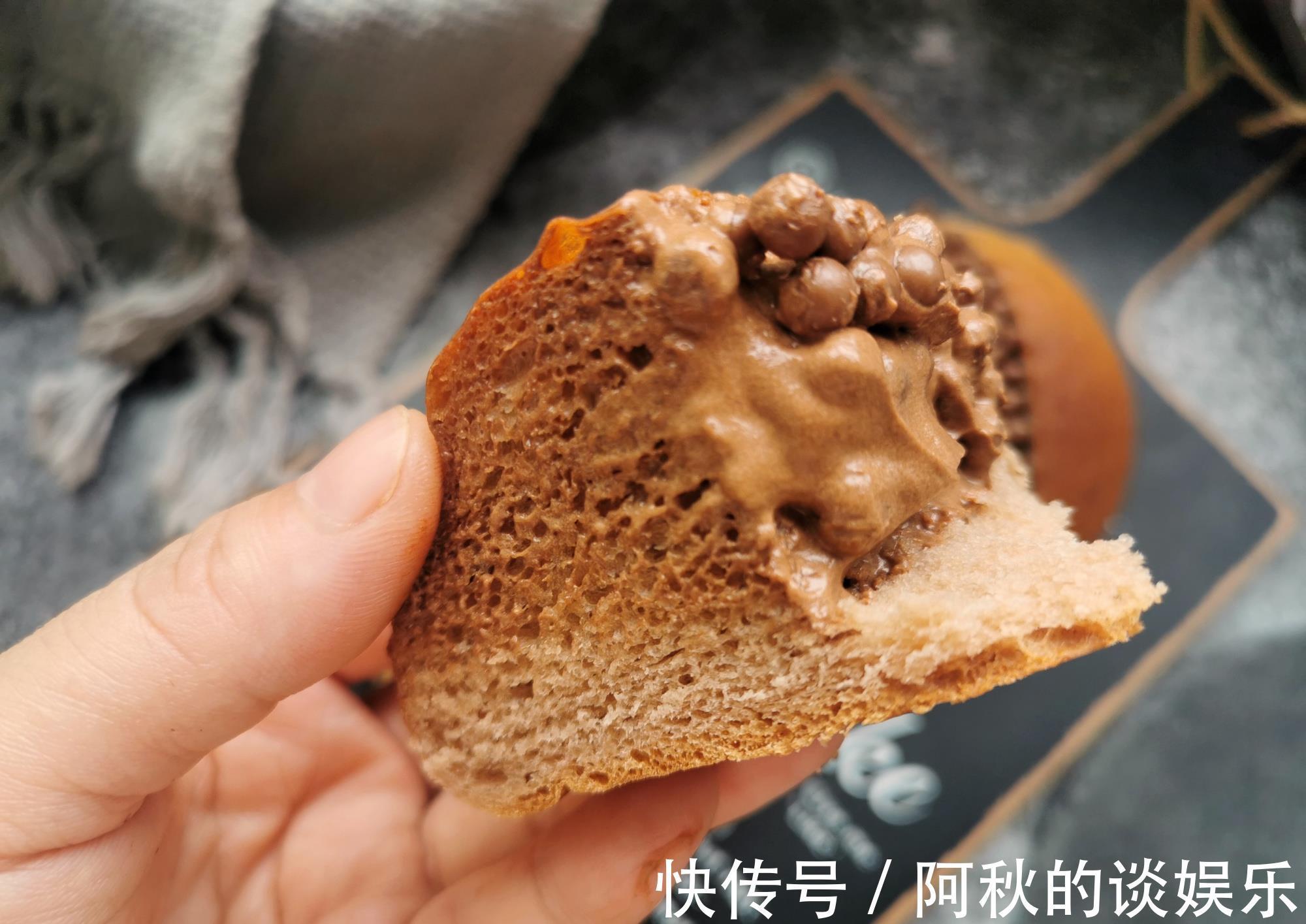 面包|私房爆款!超人气巧克力脆脆面包,香味浓郁,自己做真材实料