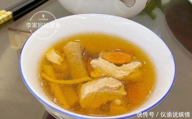 夫妻俩的简易晚餐,2菜1汤花不到30块,网友:简单家常不奢华