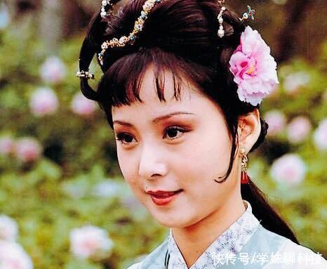  手帕|贾宝玉送林黛玉两方旧帕，为何林黛玉反应奇特?帕子上有玄机