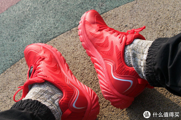 咕咚智能跑鞋10K Pro：带来科学与智能的跑步体验