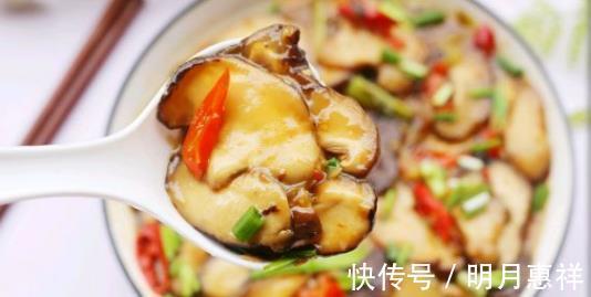 两碗|给肉都不换的素炒香菇，特别的下饭，营养丰富，每次都多吃两碗饭