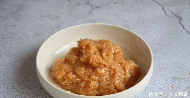 1块豆腐,1块鸡胸肉,就能轻松做成的鸡肉豆腐堡。营养味道好