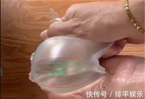 皮肤|两闺蜜同时怀孕,掀开衣服看到肚子时,对比太扎心了