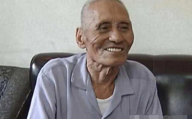 令人|此人是狼牙山五壮士之一，被树枝挂住幸免于难，晚年生活令人感慨