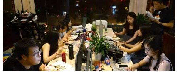 年轻人|躺平VS不会吧，白岩松惹怒全网的背后，是年轻人“希望”的茫然和无力“挣扎”的生活