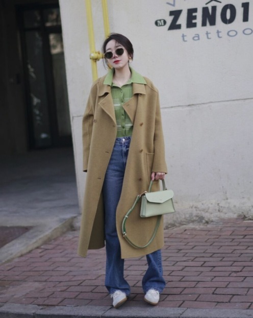 小蛮腰 真正洋气的女人,冬天穿大衣都喜欢这样搭配,精致优雅又有气场