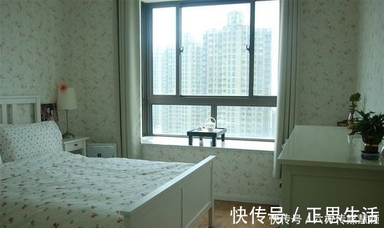 装修|聪明人装修飘窗都不贴瓷砖了，如今都用它代替，美观实用又耐用