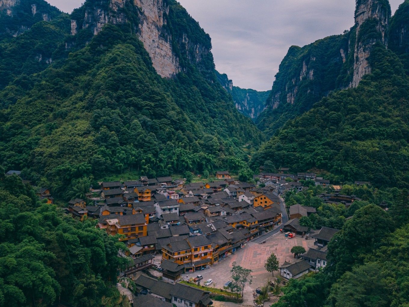 矮寨大桥|自驾《神奇女侠》取景地：矮寨奇观旅游区｜奇遇峡谷高桥、苗寨、飞瀑